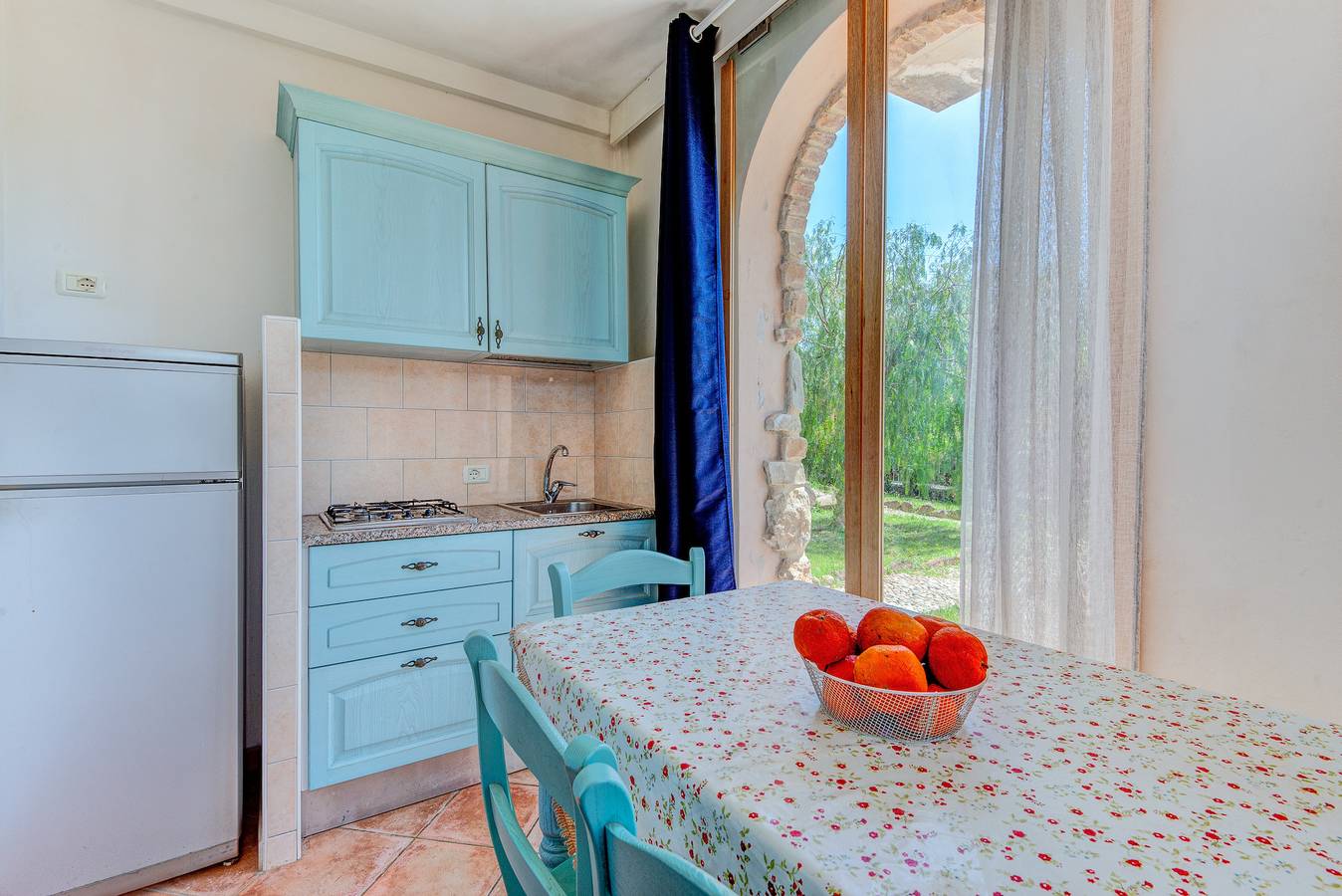 Appartement entier, Appartement 'Bilocale Castle' avec piscine partagée, Wi-Fi et climatisation in Campo nell'Elba, Ile d'Elbe