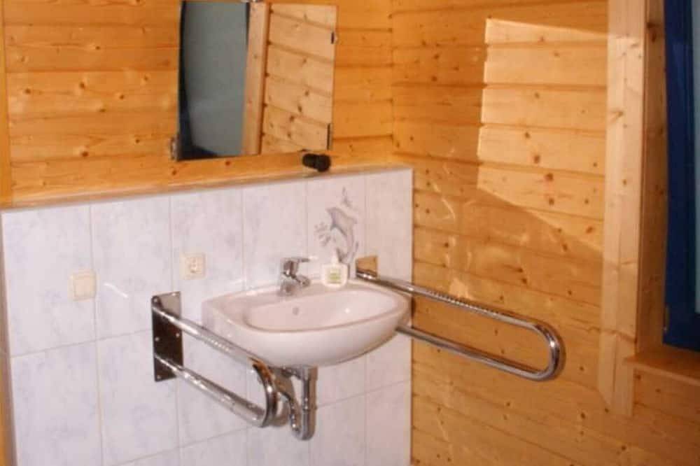 Ganze Wohnung, Ferienwohnung im Wohnblockhaus - barrierefreie Ferienwohnung am Plauer See in Alt Schwerin, Plauer See