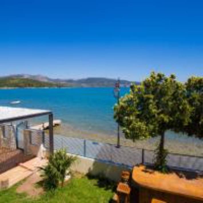 Διαμερίσματα διακοπών για 5 άτομα, με Μπαλκόνι και Ταράτσα καθώς και Κήπο στη Λυγιά