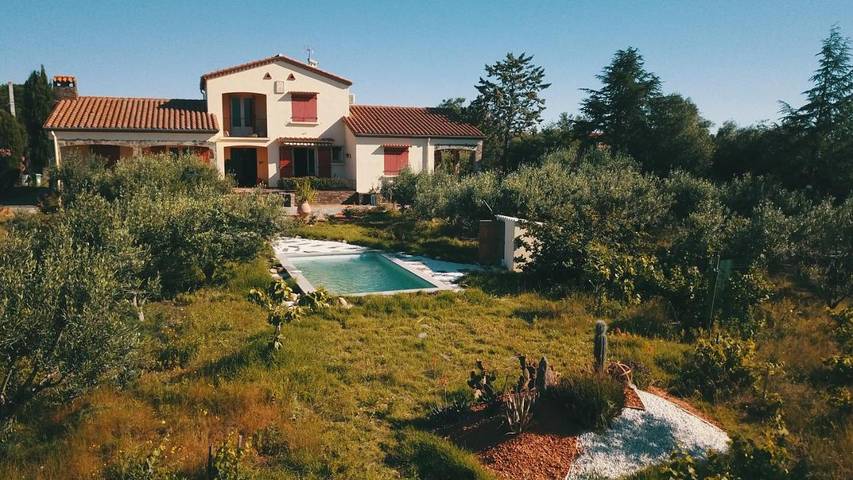 Location de vacances pour 10 personnes, avec jardin ainsi que piscine et vue, animaux acceptés à Ortaffa - 3