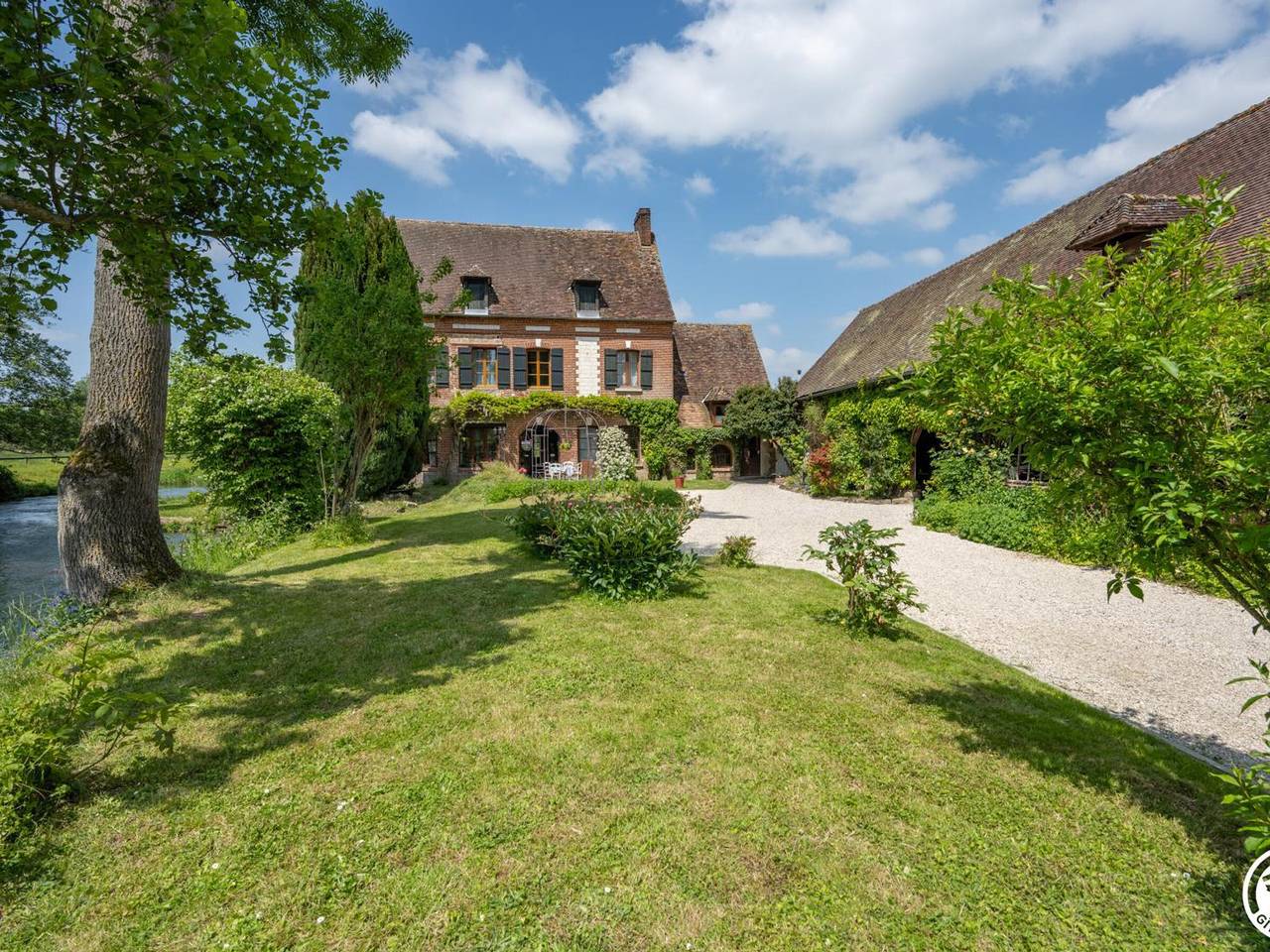Appartement entier, Charmant appartement avec vue rivière, Wifi et parking in Oise