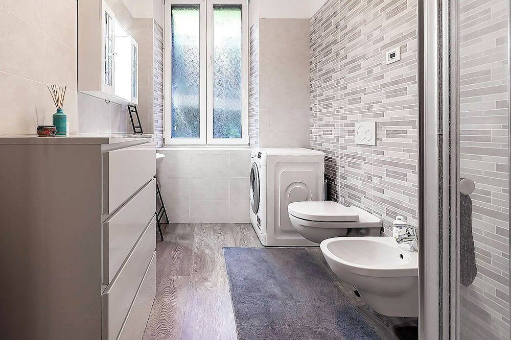 Appartamento intero, Modern Central Apartment | Wifi, Self Check-in, Mountain View, Work & Relax in Trento, Dolomiti di Fiemme