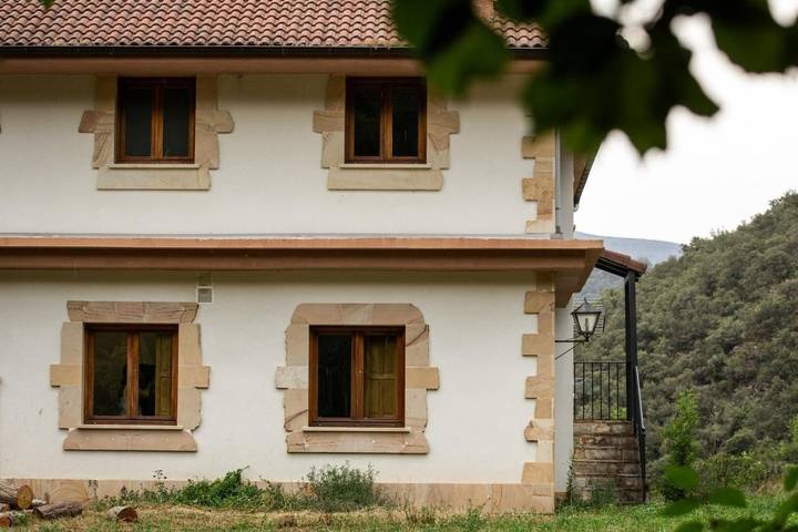 Casa rural para 12 personas, con Balcón y Terraza además de Jardín y Vistas en Vega de Liébana - 4
