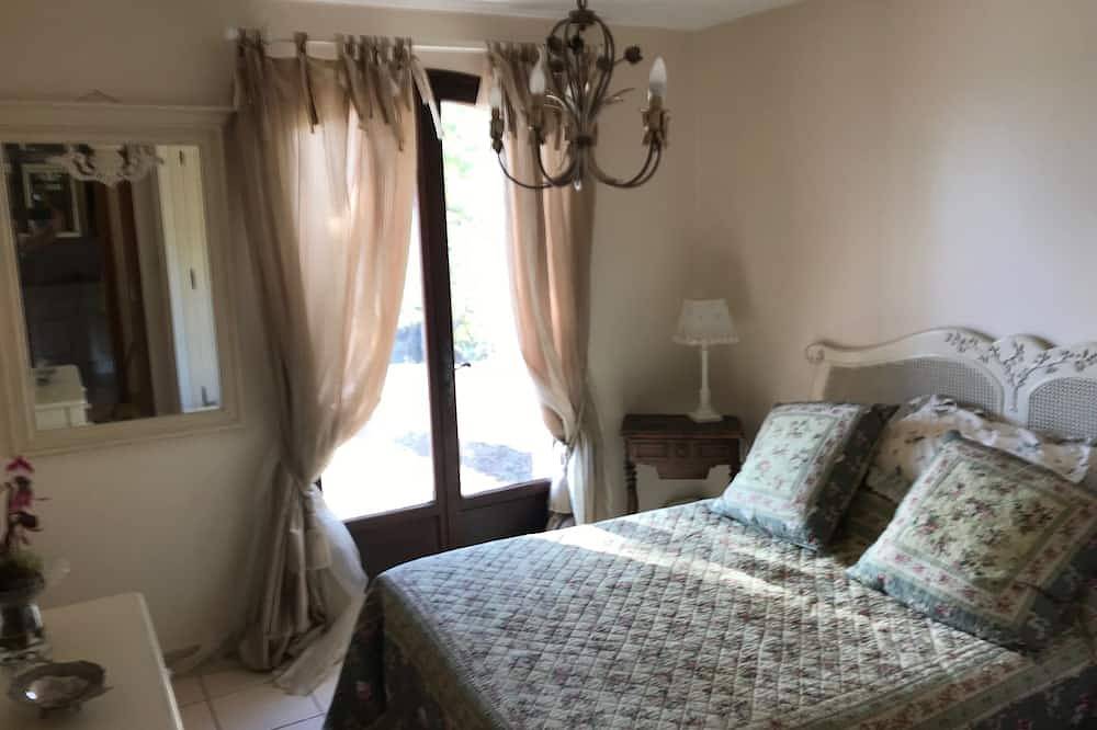 Encantadora villa de estilo provenzal en un solo nivel con piscina y vistas impresionantes. in Tourrettes, Region de Draguignan
