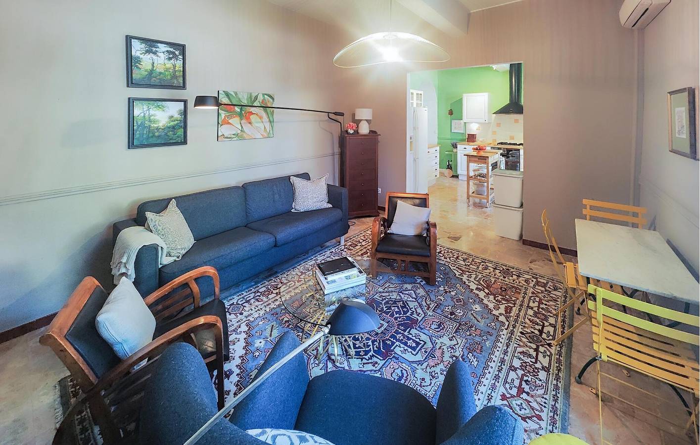 Appartement élégant en centre-ville - Lave-linge, climatisation, Internet, parking in Saint-Chinian, Région de Béziers