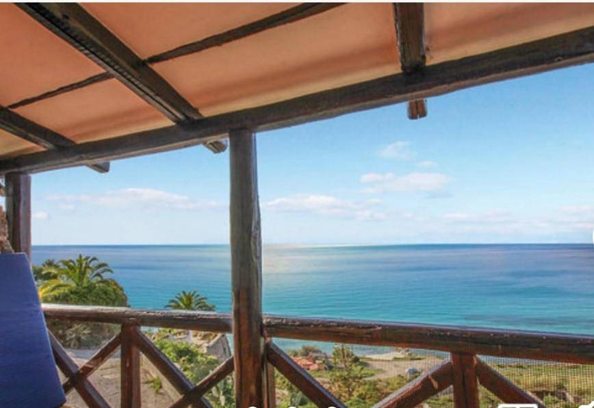 Villa Tina Tropea Costa dei Monaci Parghelia, sabbia fine e bianca e mare cristallino in Parghelia, Provincia di Vibo Valentia