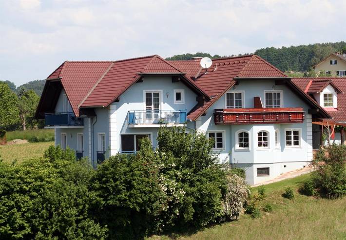 Ferienwohnung für 2 Personen, mit Balkon und Terrasse sowie Garten in Bad Waltersdorf