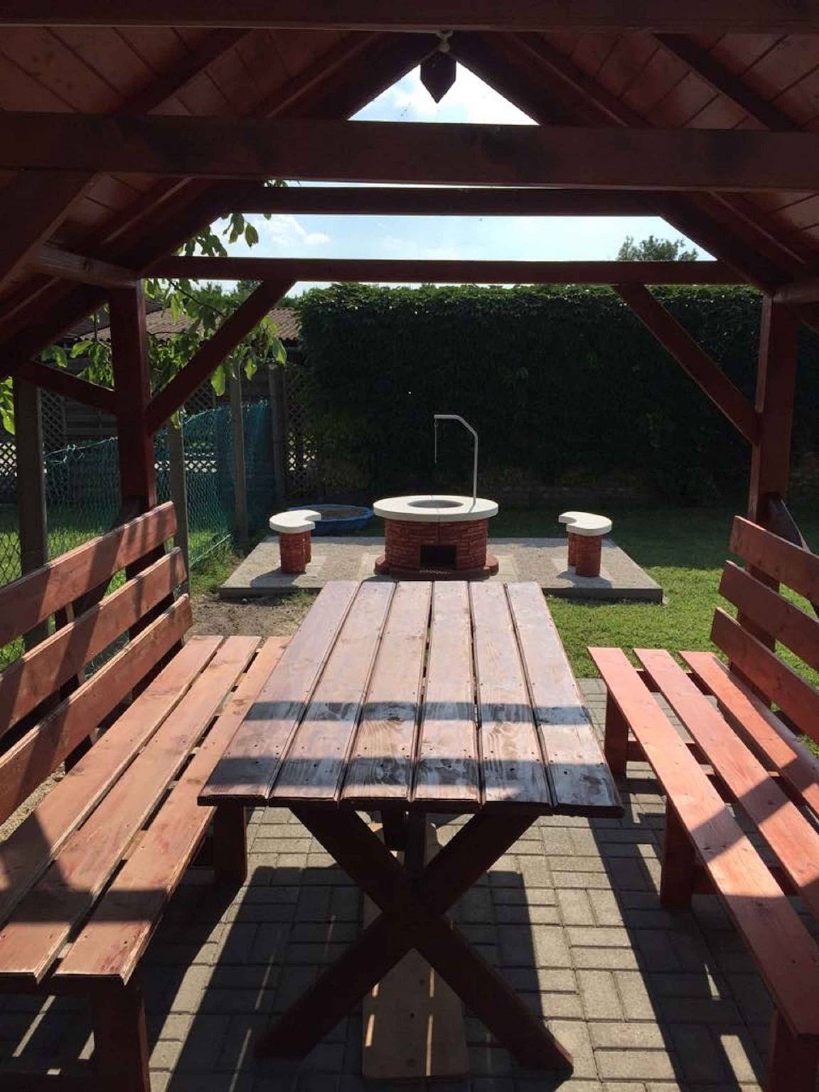 Casa vacanze con giardino e Wi-Fi in Balatonfenyves, Riva Meridionale del Lago Balaton