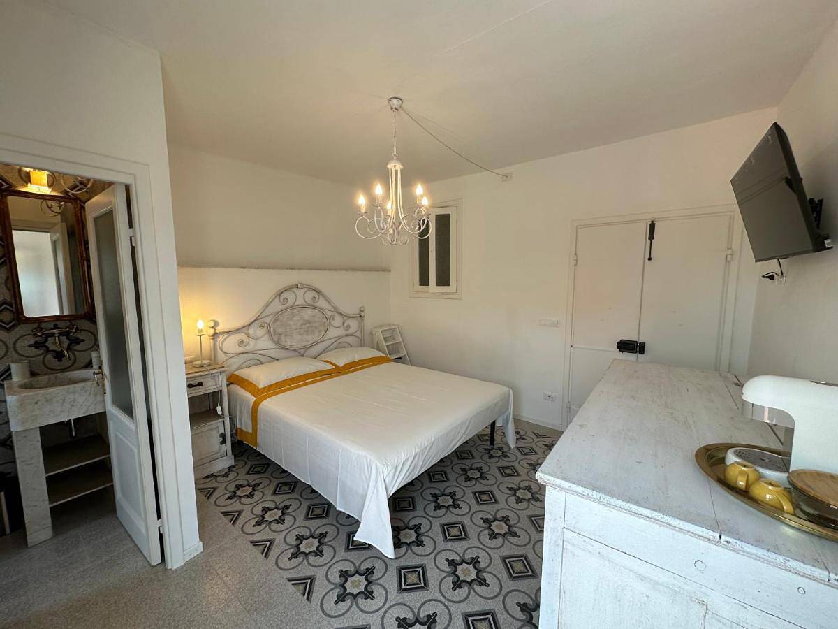 Favolosa stanza gialla con terrazzino vista mare Mottino23 in Lerici, Commune de Lerici