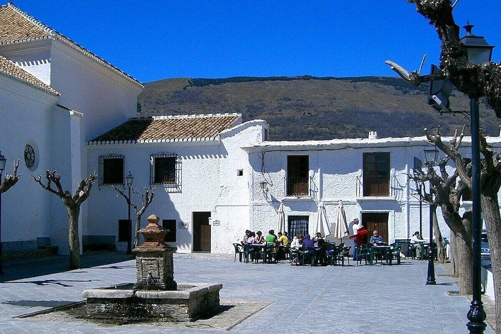 Apartamento entero, Apartamento y terraza con vista al mar en Bubión, Las Alpujarras. in Bubión, Provincia de Granada