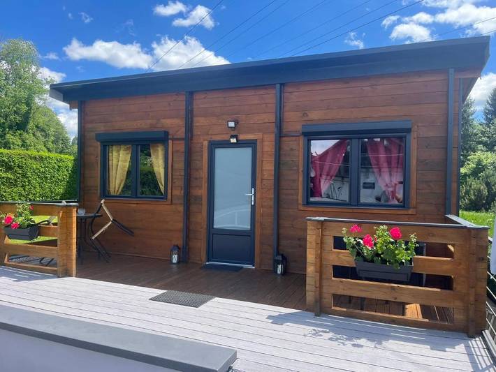 Chalet pour 2 personnes, avec sauna et jacuzzi ainsi que jardin et piscine