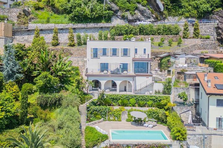 Villa per 6 persone, con Balcone e Idromassaggio nonché Terrazza e Giardino a Gravedona