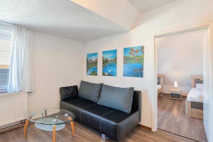 Hel lägenhet, Holiday Home Neuhausen – Attic Apartment / 2 Bedrooms / Wi-Fi in Neuhausen, Nordschwarzwald