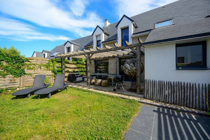 Location de vacances pour 8 personnes, avec Terrasse et Jardin dans Kerhostin