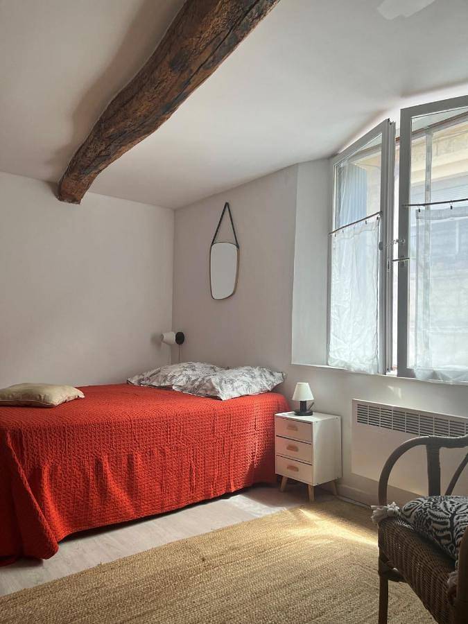 Appartement entier, Studio Cosy Rue piètonne calme Centre-ville Uzès Climatisé in Uzès, Région de Nîmes
