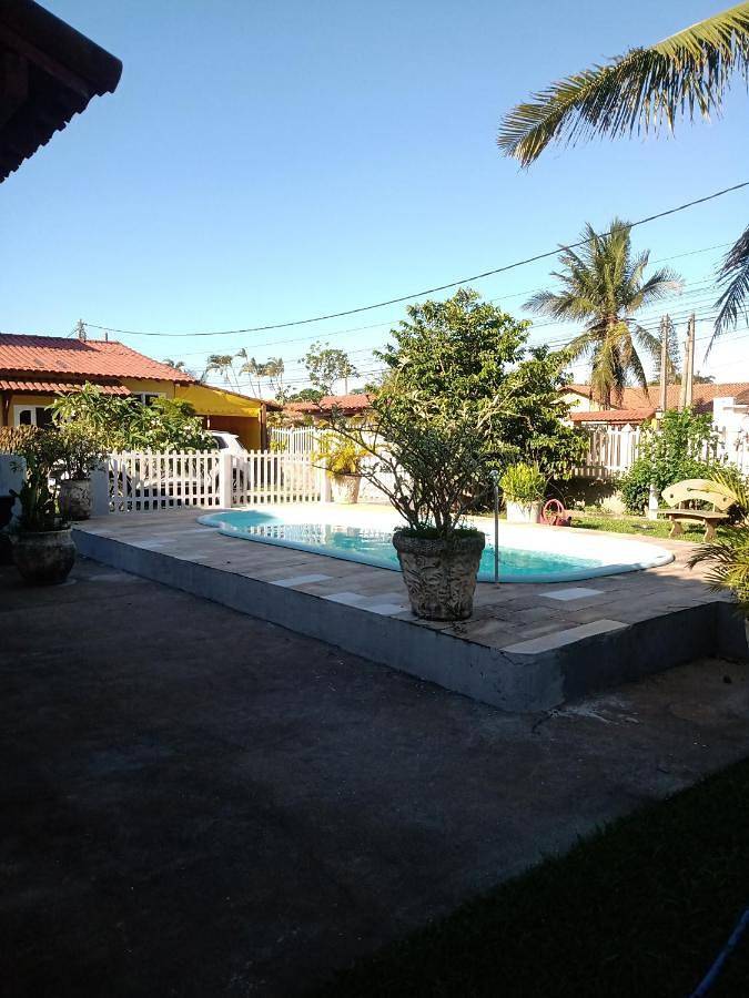 Casas e apartamentos de temporada para 12 pessoas, com piscina e jardim e ainda balcão em Unamar