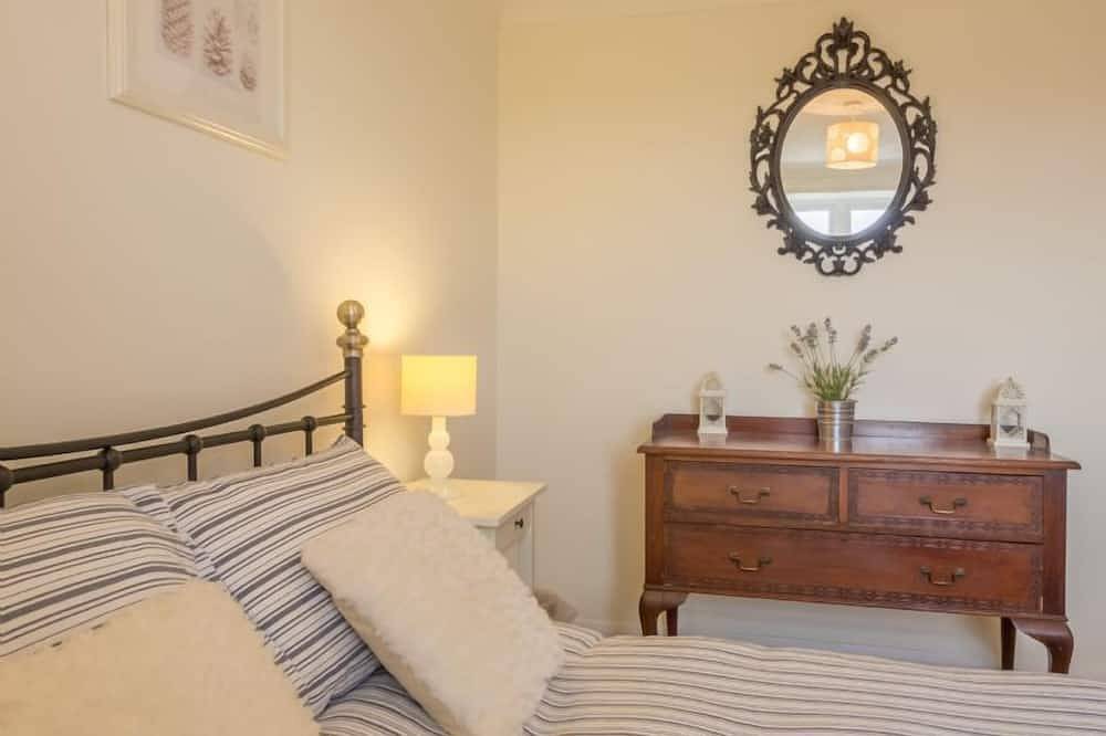 Tide Cottage, Holme-next-the-Sea, Norfolk in Holme-next-the-Sea, Norfolk Coast