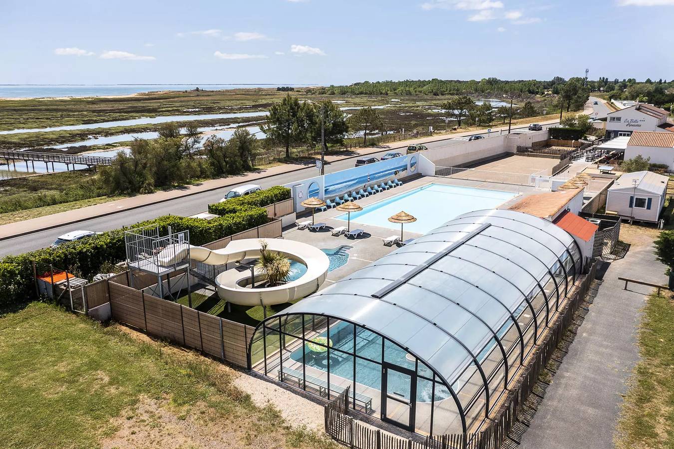 Mobil-home Confort 3 Pièces 4 Personnes + Tv in La Tranche-sur-Mer, Vendée