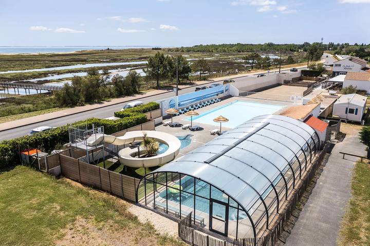 Camping pour 4 personnes, avec piscine et terrasse au Parc Naturel Régional du Marais poitevin - 2