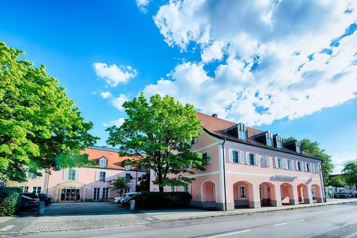 Hotel, mit Terrasse und Sauna in Aschheim