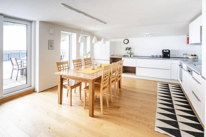 Ferienwohnung für 6 Personen, mit Balkon und Terrasse in Riezlern