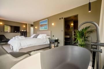 Vacation Rental for 8 Guests in Stowting, South East England, Picture 3