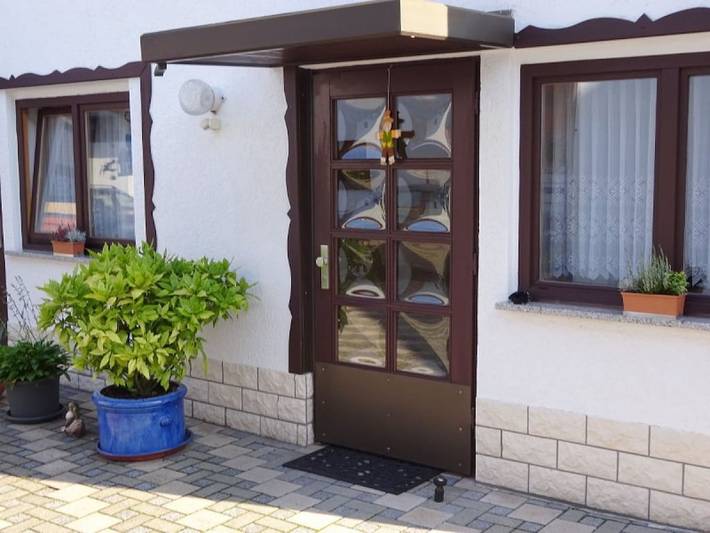 Ferienhaus für 3 Personen, mit Terrasse und Garten sowie Pool in Nahetal-Waldau