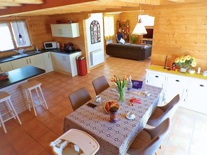 Location de vacances pour 6 personnes, avec piscine ainsi que vue et jardin, animaux acceptés à Peyrillac-et-Millac - 4