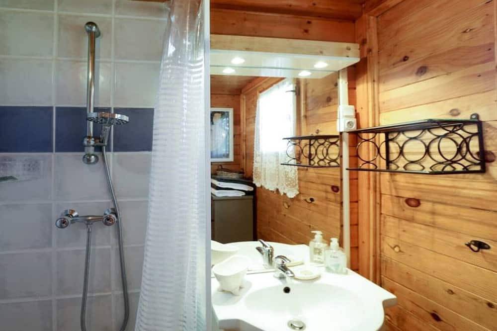 Chalet en bois chaleureux -La Butte Blanche in Orgone, Région d'Arles