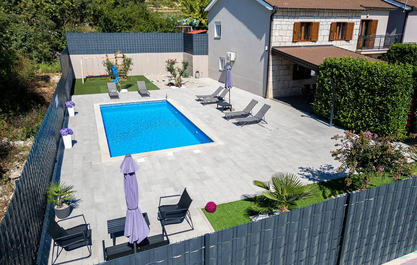 Stilvolle 170 m² große Wohnung mit Terrasse, Pool, WLAN und Parkplatz in Imotski, Makarska Riviera
