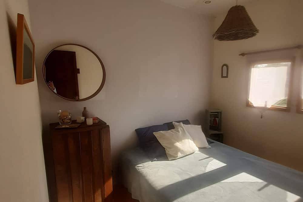 Chalet with a 20 m2 covered terrace and a grove, 400 m & 800 m from the beaches in Lingreville, Coutances und Umgebung