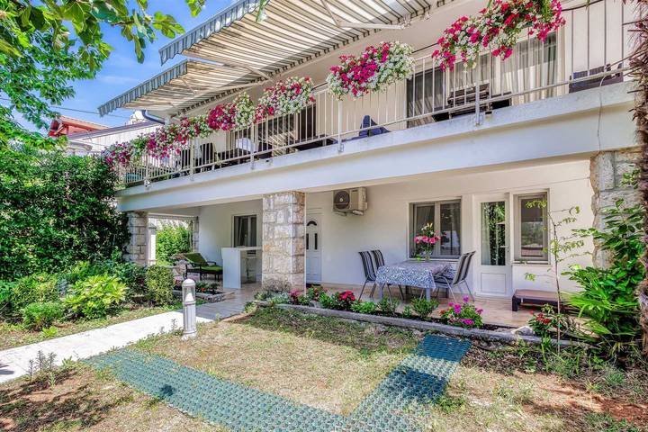 Apartament wakacyjny dla 4 osób, z Taras w Njivice