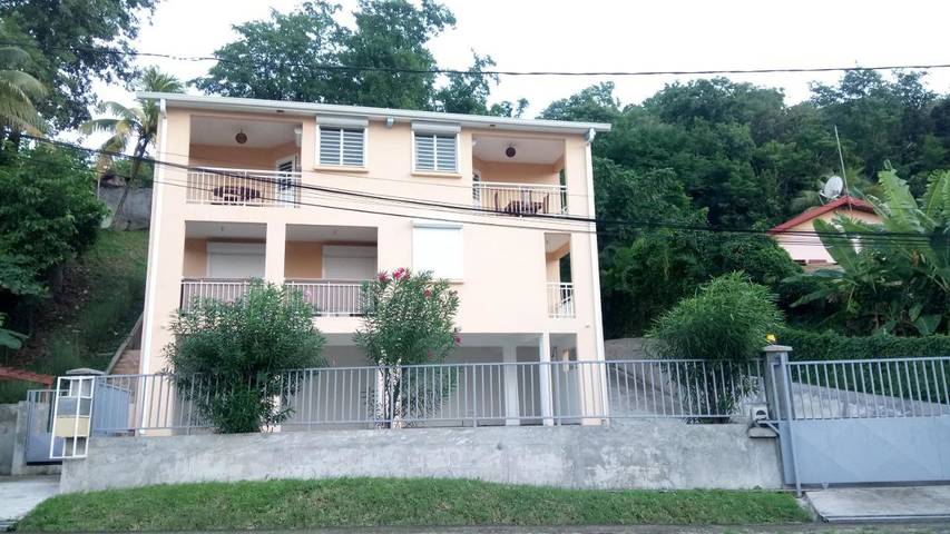 Gîte pour 4 personnes, avec vue et balcon dans Anse l'Etang - 2
