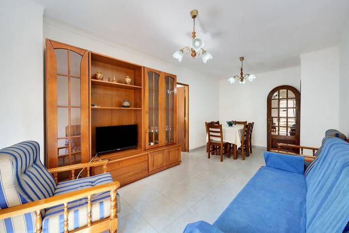 Appartement entier, Paradis en bord de mer à moins de 100 mètres de la plage in Armação de Pêra (costa), Armação de Pera