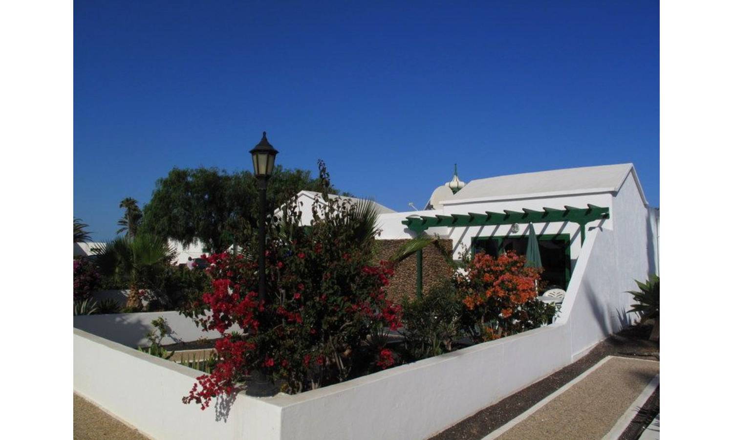 Entire apartment, Apartment 'Jardin de Sol 11' with Terrace and Shared Pool  in Playa Blanca, Yaiza