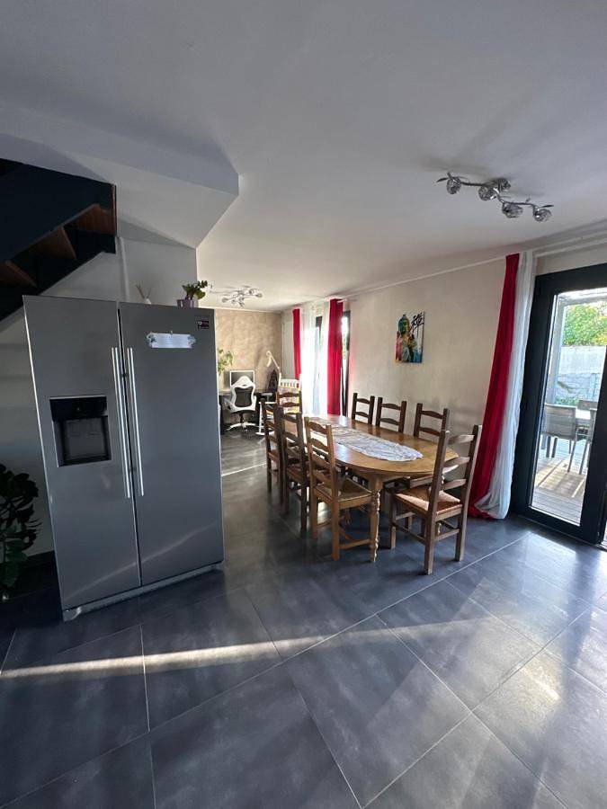 Maison de vacances pour 6 personnes, avec Terrasse ainsi que Jardin et Piscine