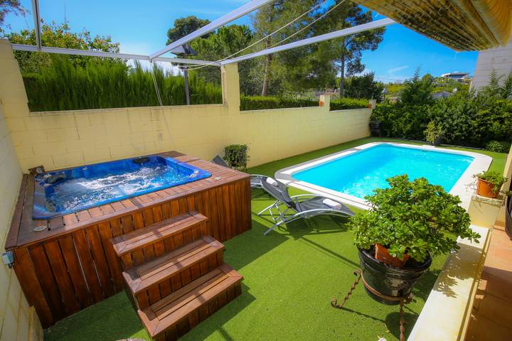 Holiday home for 12 people, with balcony and garden in Salou