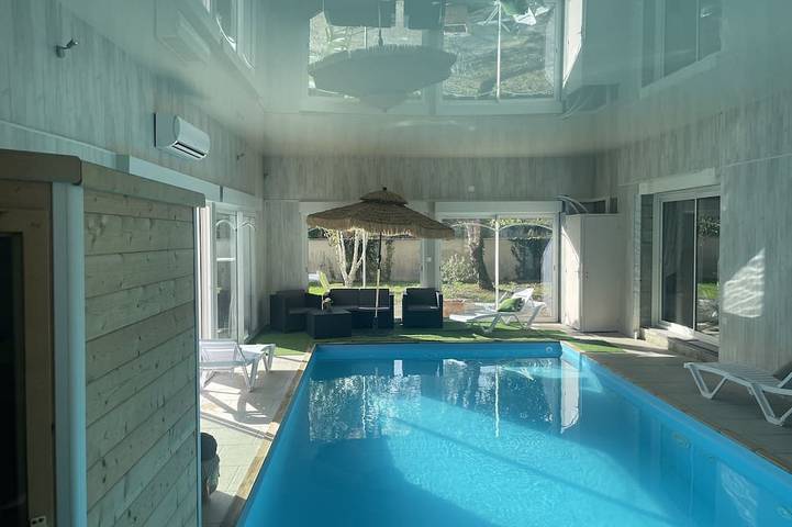 Ferienhaus für 22 Personen, mit Sauna und Garten sowie Whirlpool in Burgund