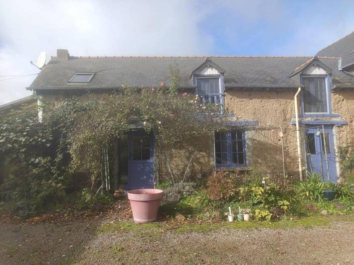 Gîte pour 7 personnes, avec terrasse, adapté aux familles à Loscouët-sur-Meu