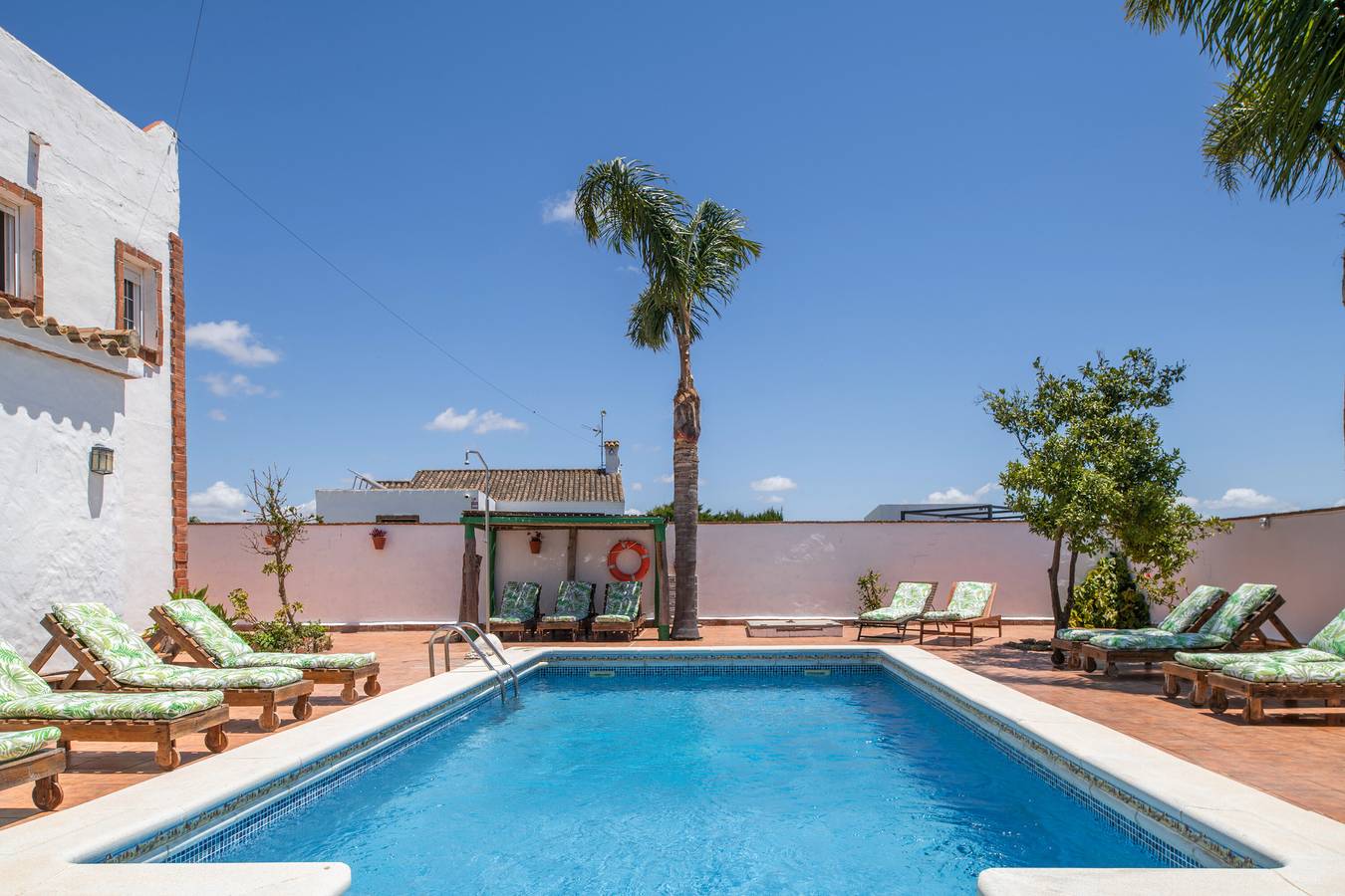 Appartement entier, Appartement 'Mayo 1' avec piscine partagée, Wi-Fi et climatisation in Conil de la Frontera, Costa de la Luz