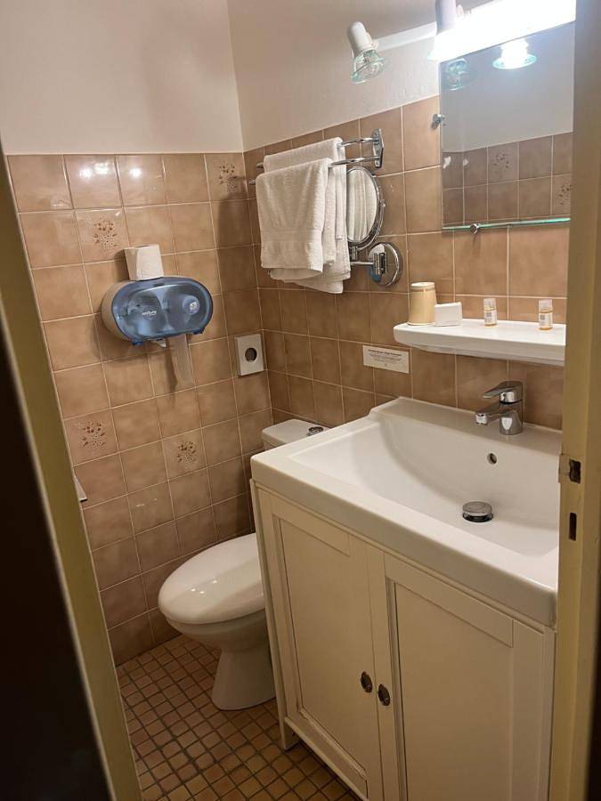 Hôtel pour 2 personnes, avec piscine et vue ainsi que jardin et sauna, animaux acceptés à Thueyts - 4