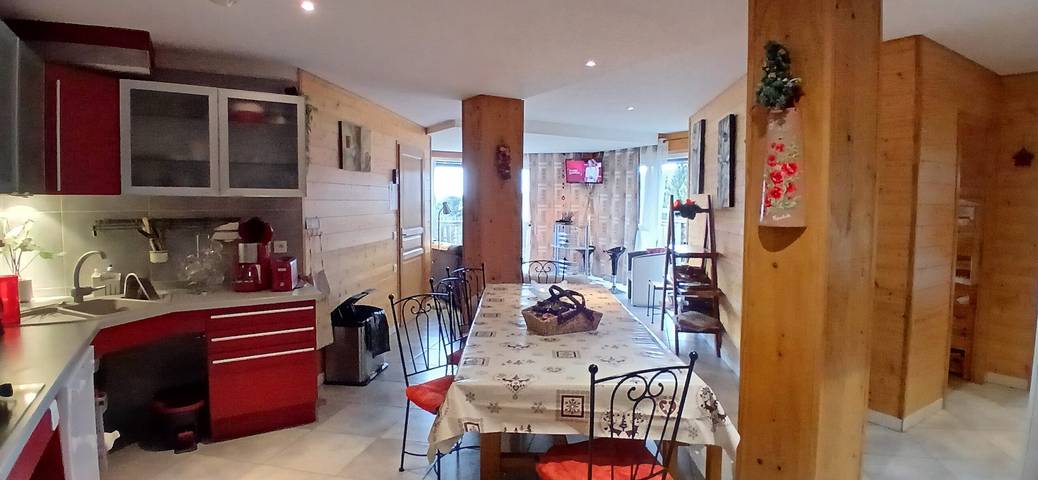 Gîte pour 6 personnes, avec terrasse dans Lac Pavin - 3