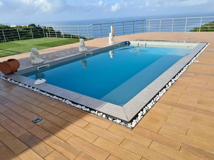 Appartement de vacances pour 2 personnes, avec vue ainsi que piscine et jardin