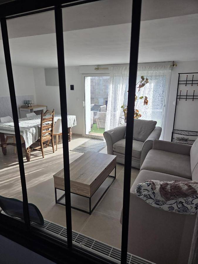 Gîte pour 6 personnes, avec Terrasse ainsi que Jardin et Vue dans Mailly-Champagne