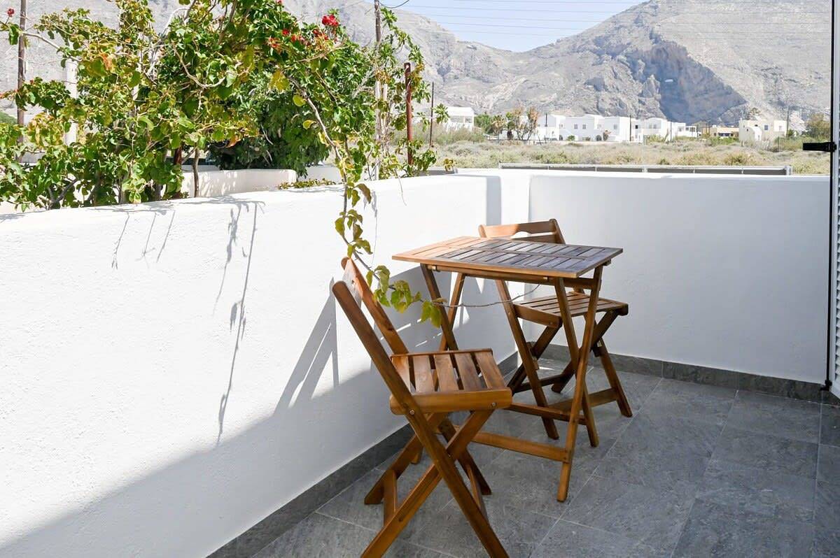 Entire studio, Santorini Life Vibrant Studio Only 50m from the Beach in Perivolos Beach, Perissa