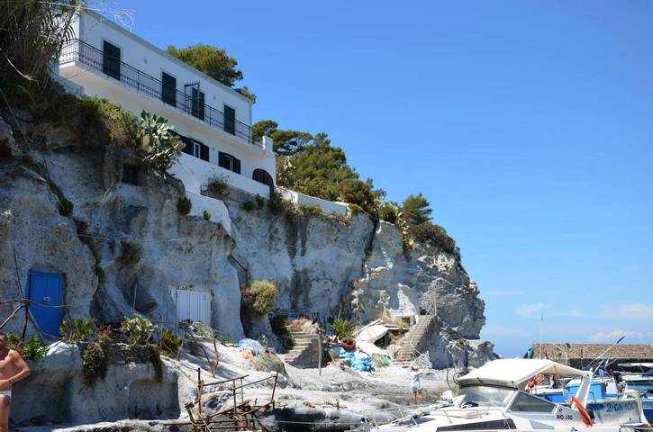 Appartamento per 4 persone, con panorama e balcone a Ponza