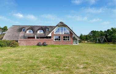 Ferienhaus mit Meerblick für 10 Personen, mit Whirlpool und Sauna sowie Terrasse in Blavand