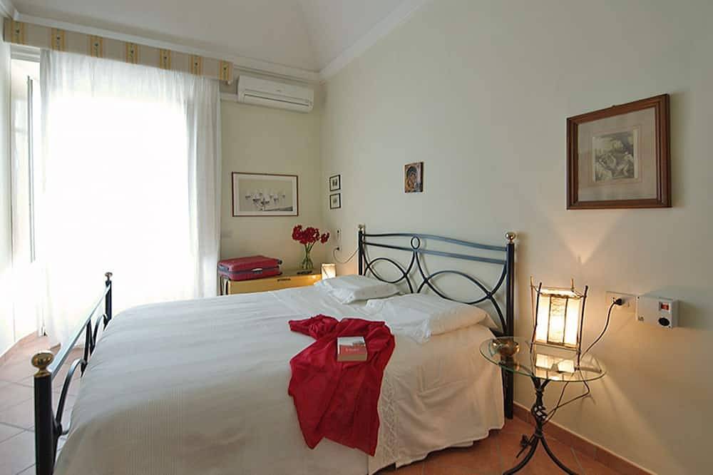 Exklusive Villa mit Pool & Jacuzzi, schöne Meeres-Ätna-Aussicht in der Nähe von Catania / Taormina in Praiola, Riposto