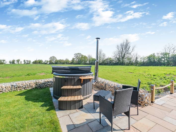Log cabin for 4 people, with garden, with pets in Nottinghamshire