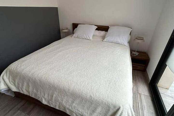 5-bedroom house, overlooking the lake and near the ocean in La Franqui, Leucate